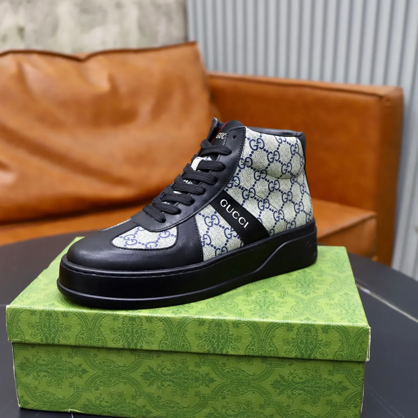 Ex-factory price: 442💰🙅‍♂️🙅‍♂️🙅‍♂️ Brand: GUCCI Standard code: 38-44 (45 customized) Grade: Same as the official website Material: Original cowhide material spliced with brand cloth Comfortable and breathable lining Lightweight and wear-resistant sports outsole Style category: Men's fashionable casual shoes Running sports shoes Distinguished luxury brand elements Top luxury color: actual picture color